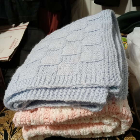 πTWO HANDMADE CROCHET THROW πΆ - Picture 16 of 16